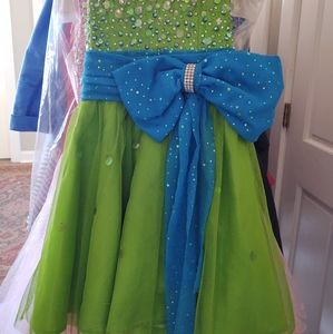 Lime green strapless dress with a blue bow